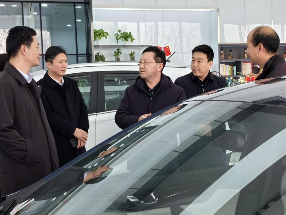 市政府國資委黨委書記、主任劉國勤帶隊到橋西汽車園、新華汽車園、工業遺址公園項目調研